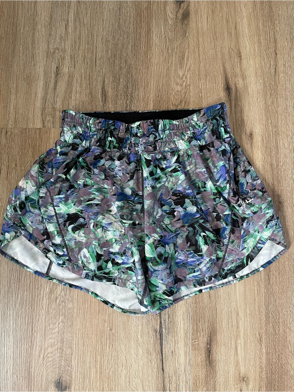 Lululemon shorts size 8